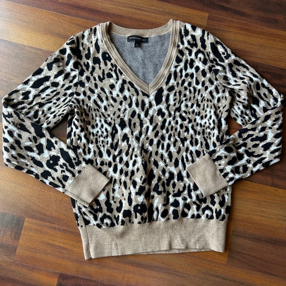 Banana Republic Womens Leopard Print V‎ Neck Long Sleeve Knit Sweater Small